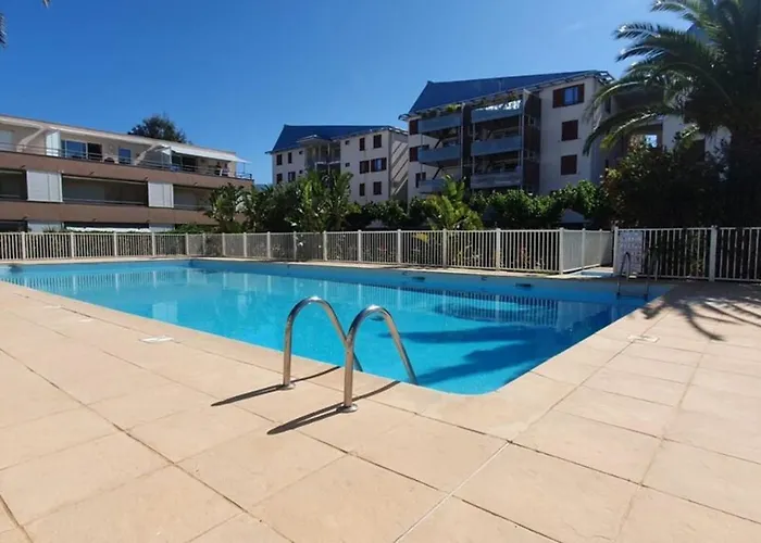 T2 In Lavandou - With Swimming Pool