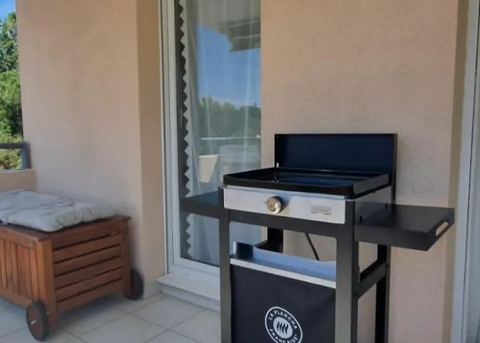 T2 In Lavandou - With Swimming Pool Apartman