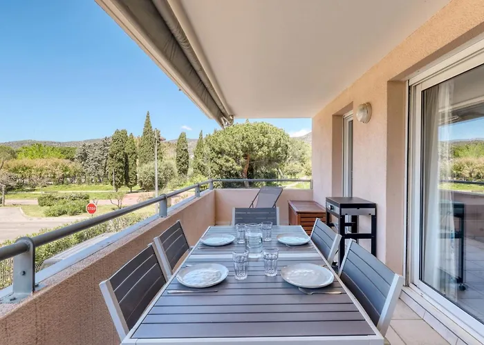 T2 In Lavandou - With Swimming Pool Apartman *