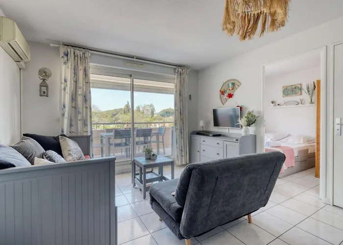 T2 In Lavandou - With Swimming Pool Apartman