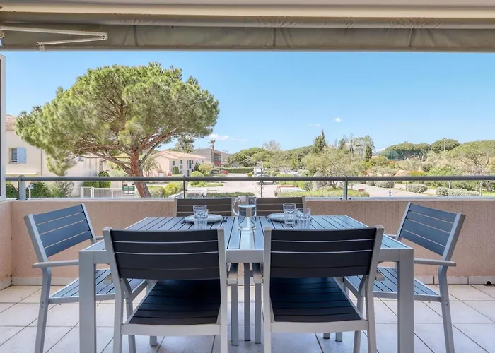 T2 In Lavandou - With Swimming Pool Apartman *