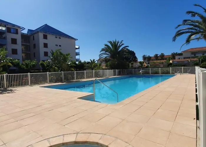 דירה T2 In Lavandou - With Swimming Pool לה לבאנדו